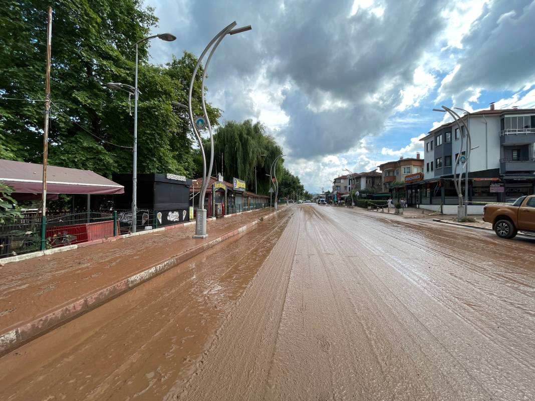 Bartın’daki sel felaketi havadan görüntülendi. Yardıma Mehmetçik koştu 3